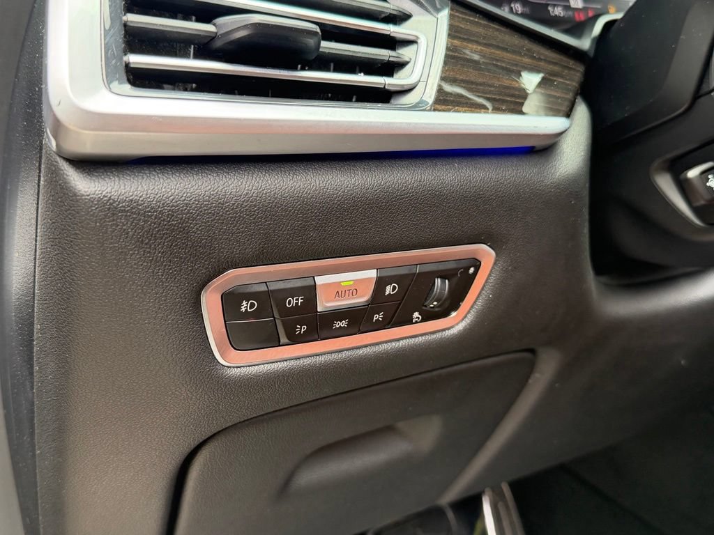 Used 2021 BMW X7 xDrive40i w/ M Sport Package AWD/4WD image 26