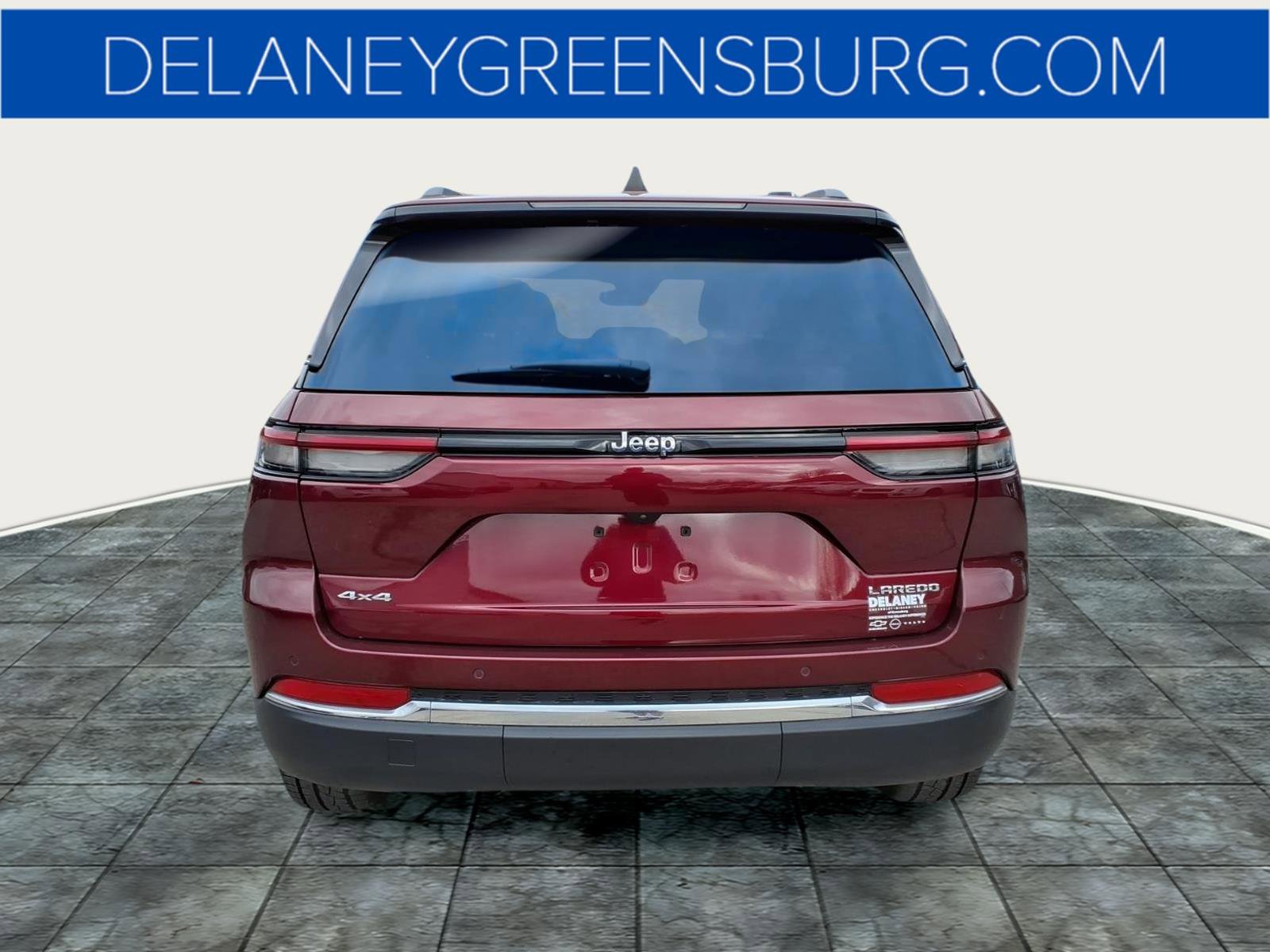 Used 2023 Jeep Grand Cherokee Laredo image 4