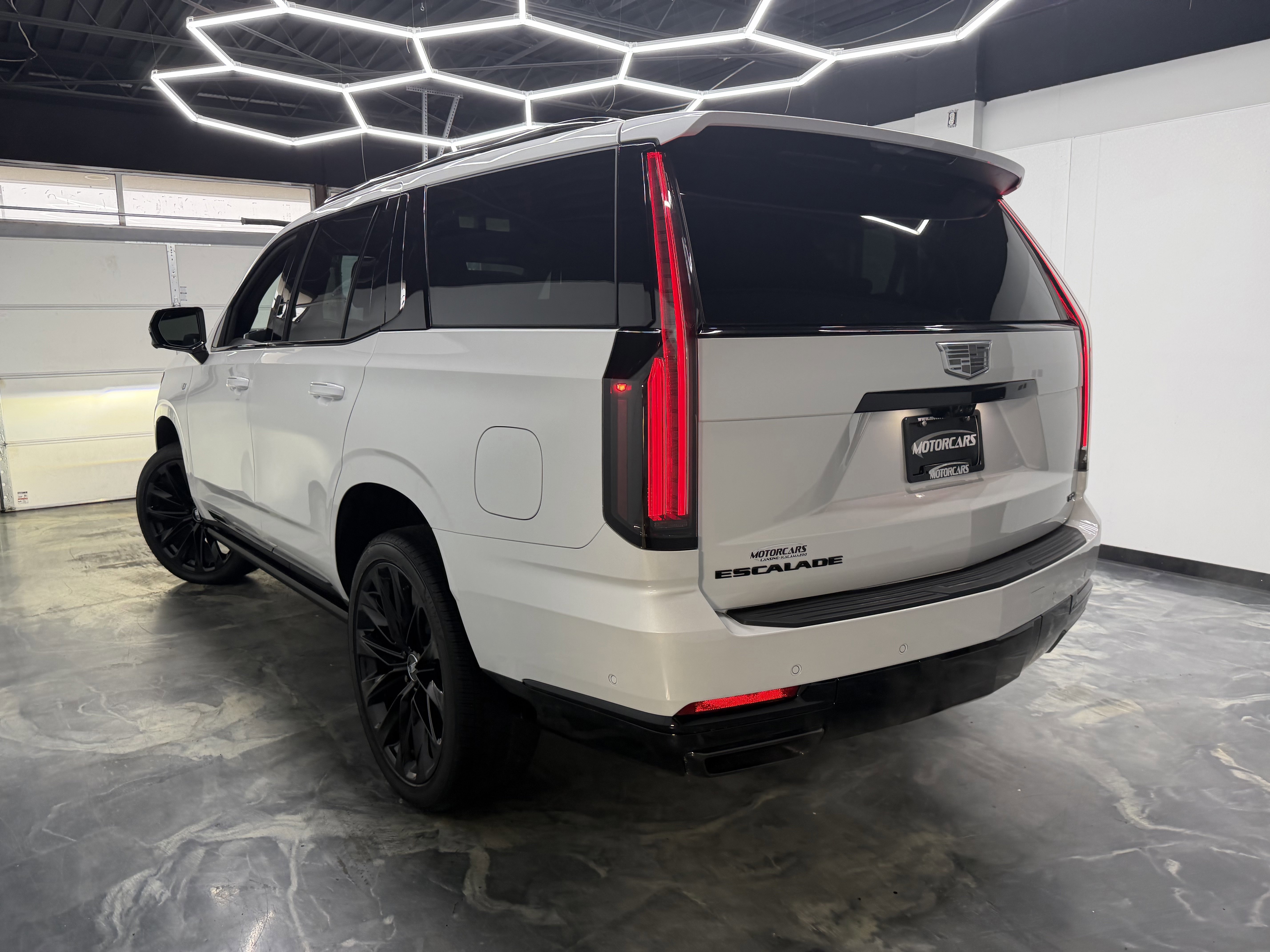 Used 2025 Cadillac Escalade Sport Platinum w/ LPO, ONYX Package image 8