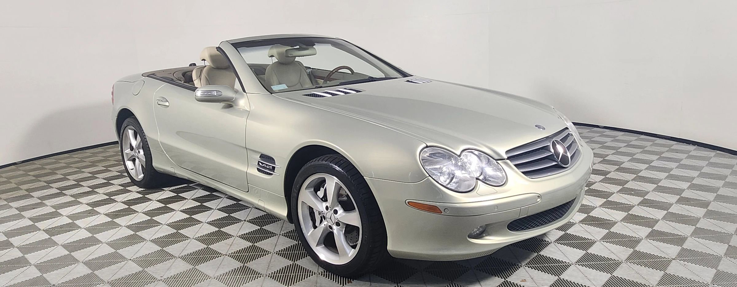 Used 2004 Mercedes-Benz SL 600 image 2