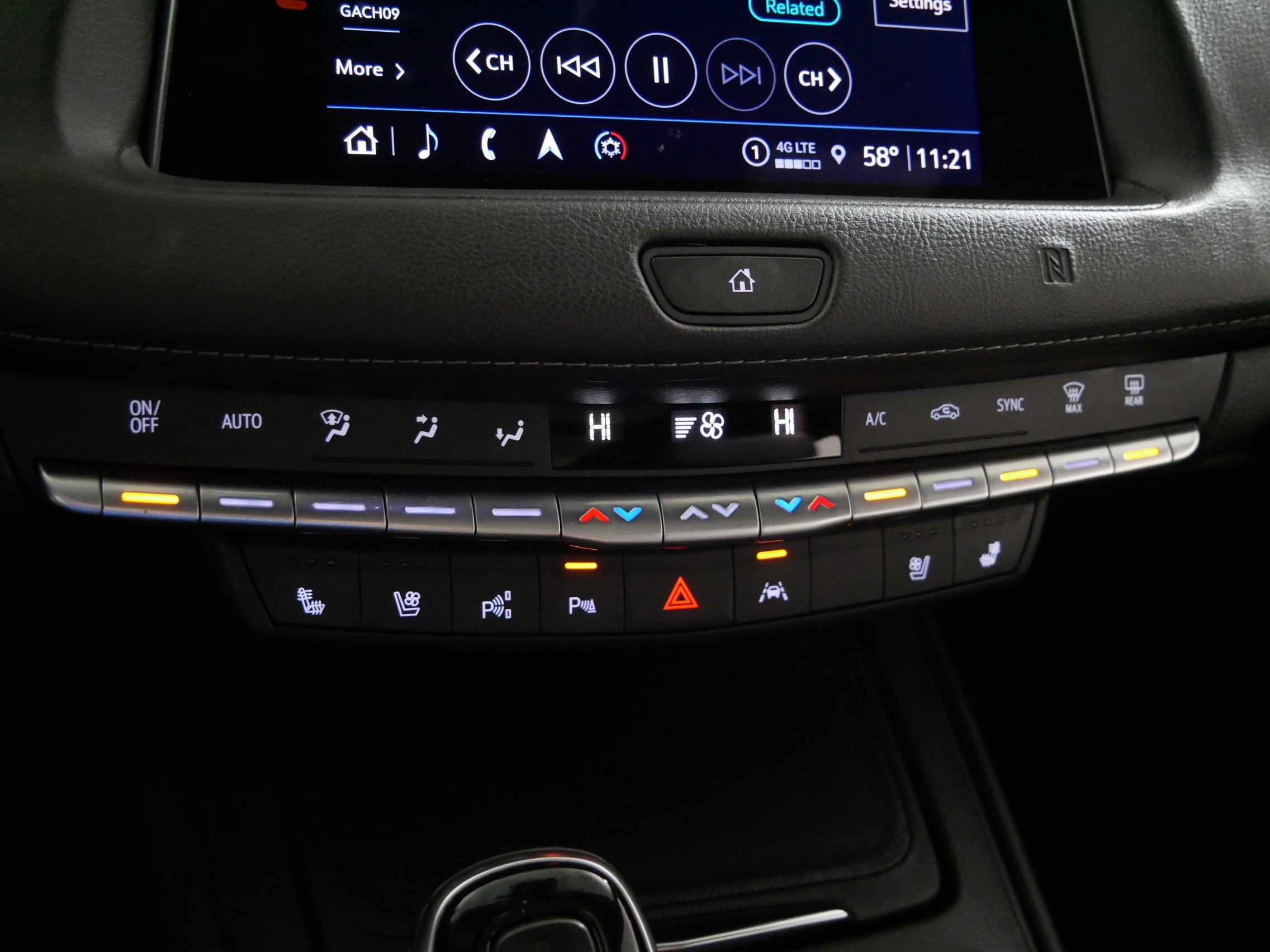 Used 2021 Cadillac XT4 Premium Luxury image 23