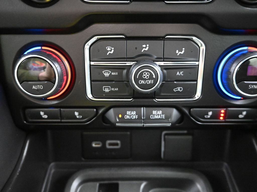 Used 2022 Chevrolet Suburban RST w/ Sport Performance Package AWD/4WD image 22