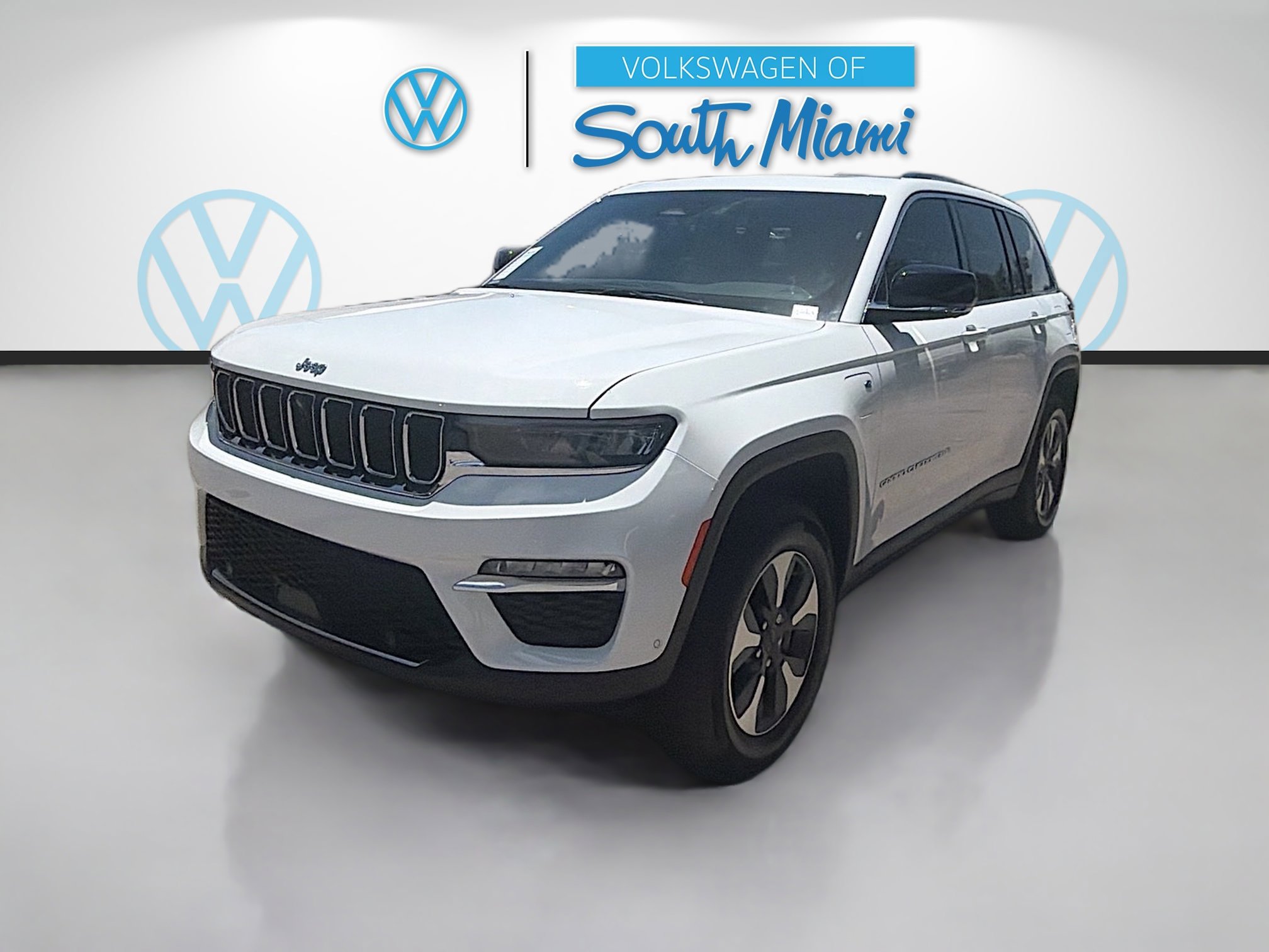 Used 2022 Jeep Grand Cherokee Limited 4xe w/ Luxury Tech Group II AWD/4WD image 3