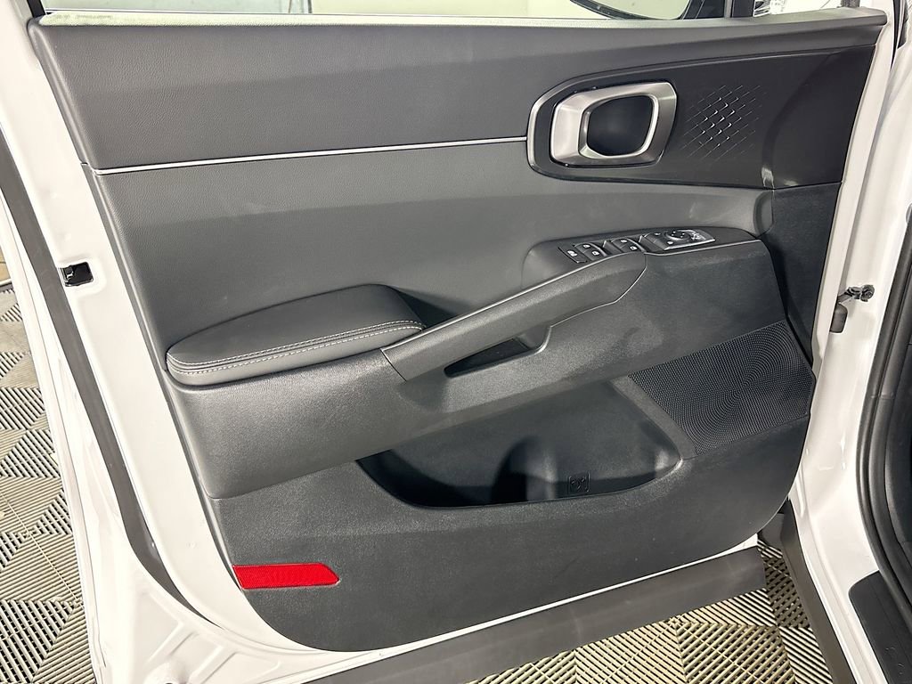New 2025 Kia Sorento S image 11