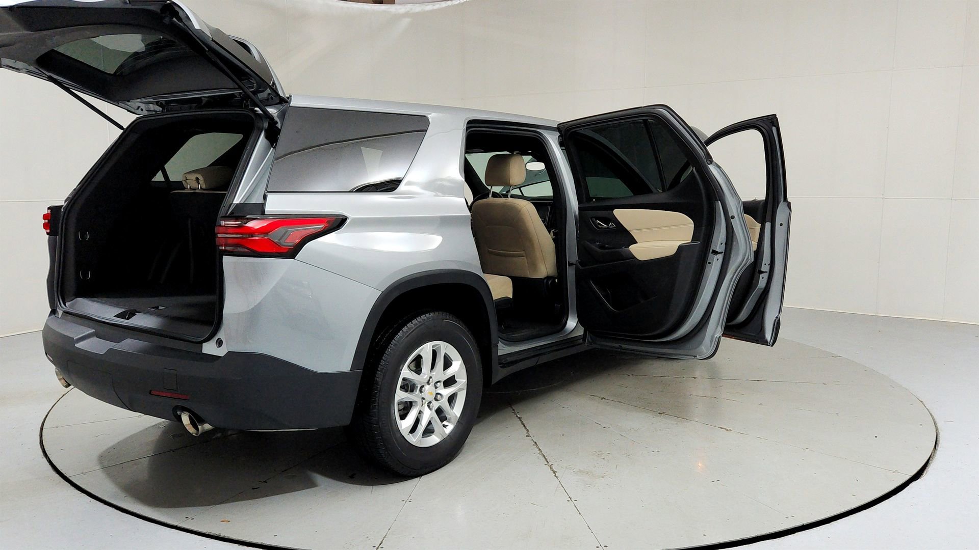 Certified 2023 Chevrolet Traverse LS FWD image 10