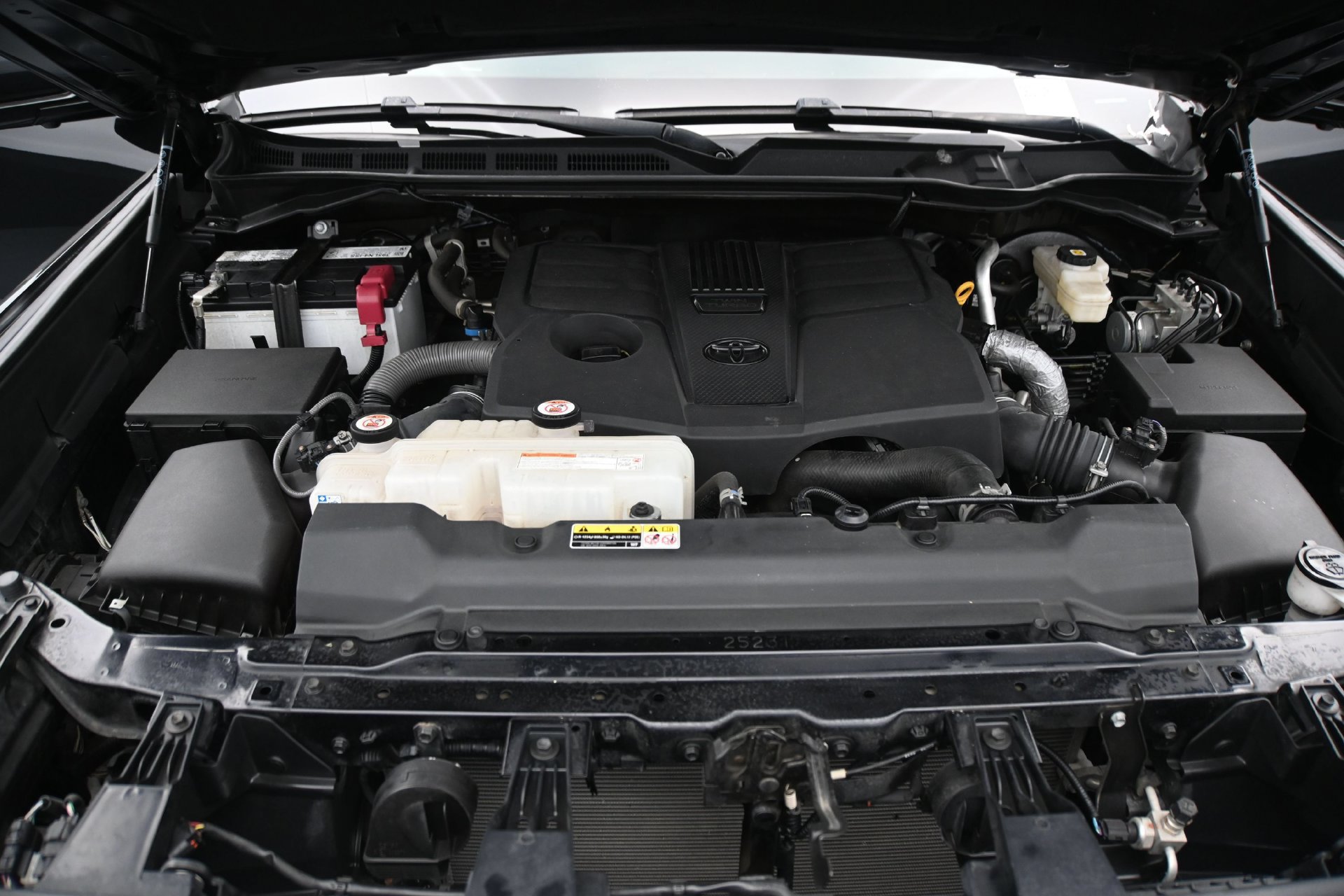 Used 2022 Toyota Tundra Limited AWD/4WD image 30