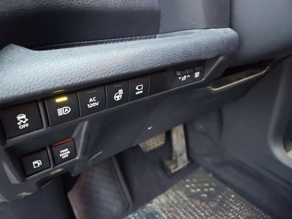 Used 2025 Toyota Sienna Platinum AWD/4WD image 10