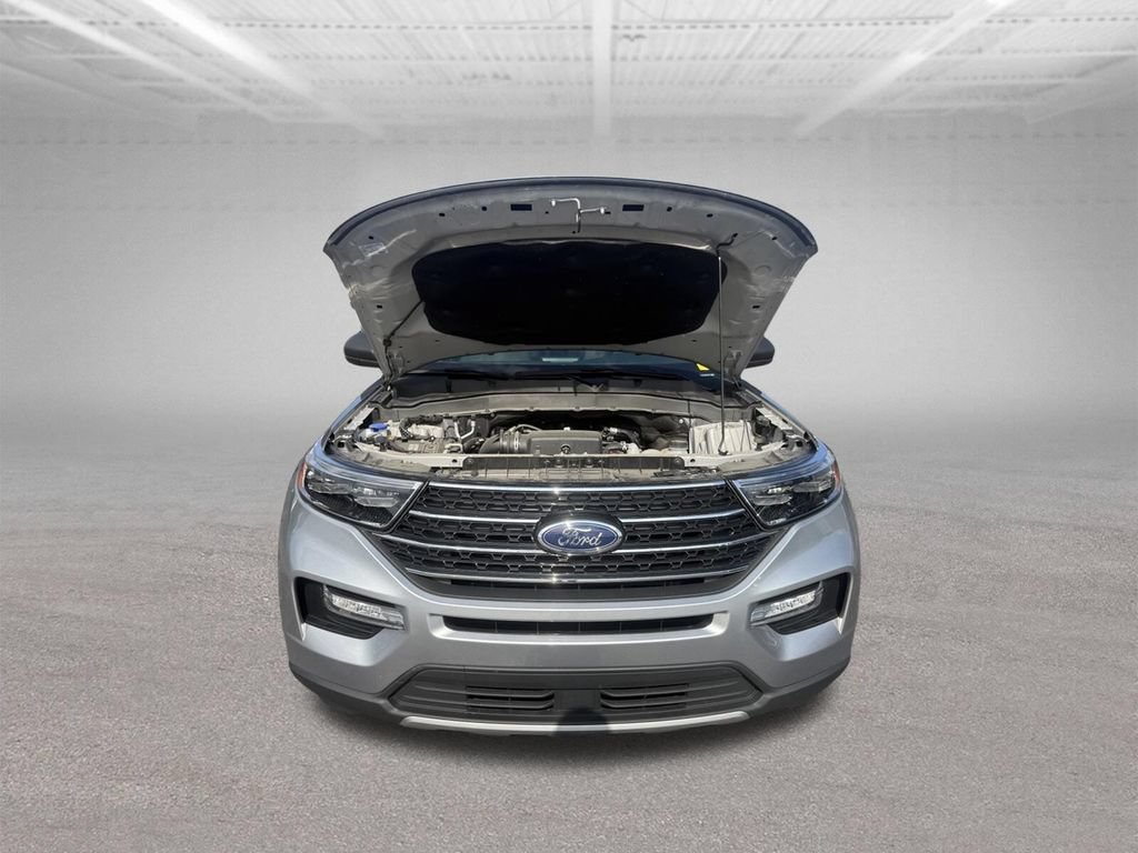 Used 2024 Ford Explorer XLT w/ Equipment Group 202A AWD/4WD image 63