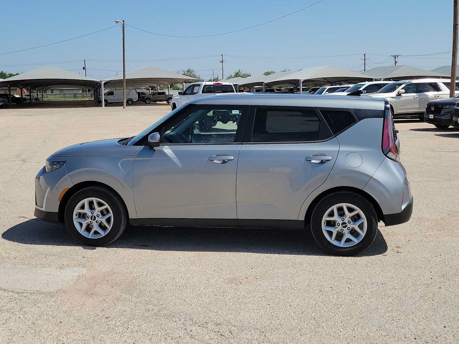 Used 2025 Kia Soul LX w/ LX Technology Package FWD video 5