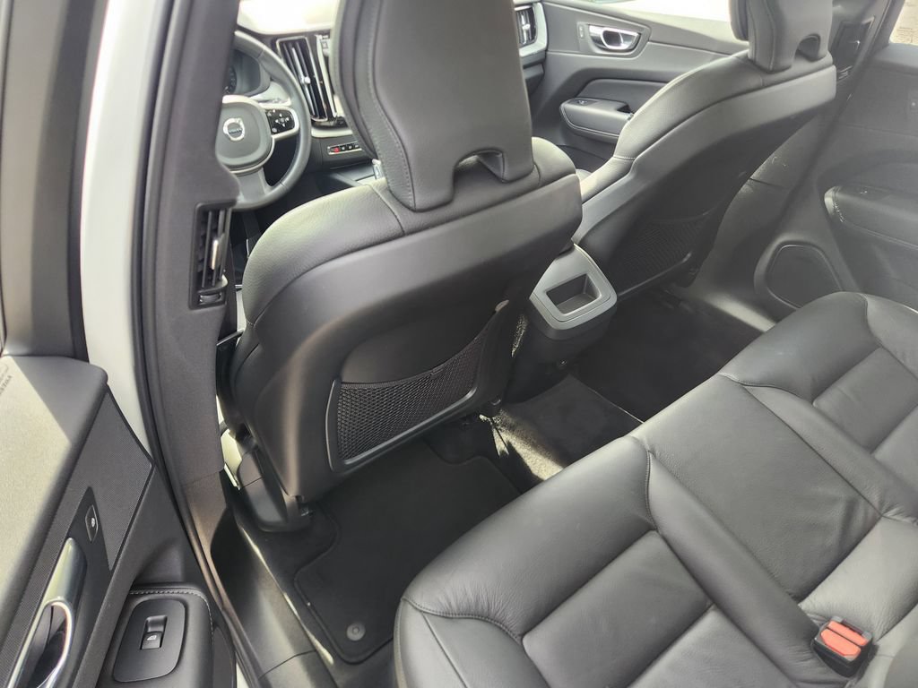 Certified 2025 Volvo XC60 B5 Plus AWD/4WD image 14