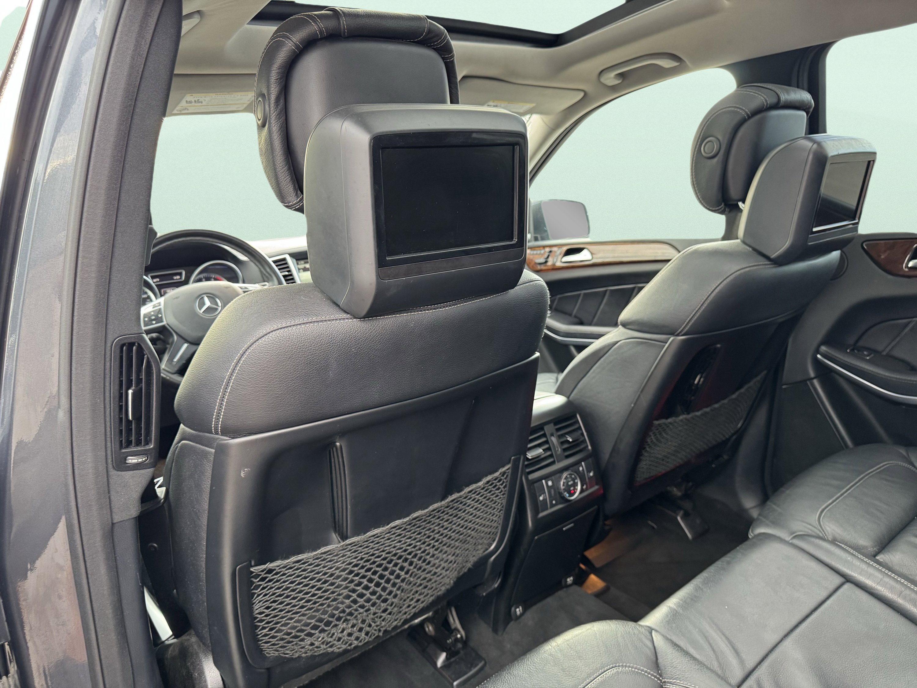 Used 2015 Mercedes-Benz GL 550 4MATIC image 13