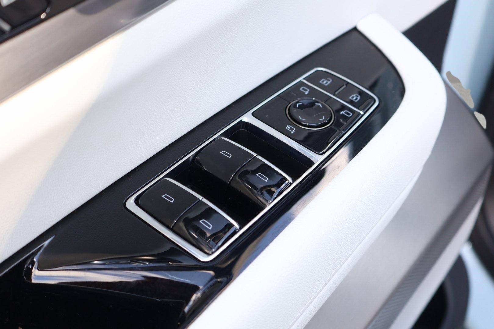 New 2026 Cadillac Vistiq Sport image 11