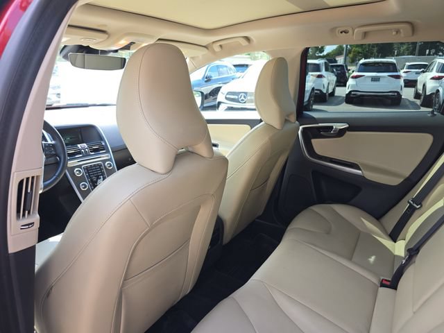 Used 2016 Volvo XC60 T5 Premier w/ Proximity Package FWD image 16