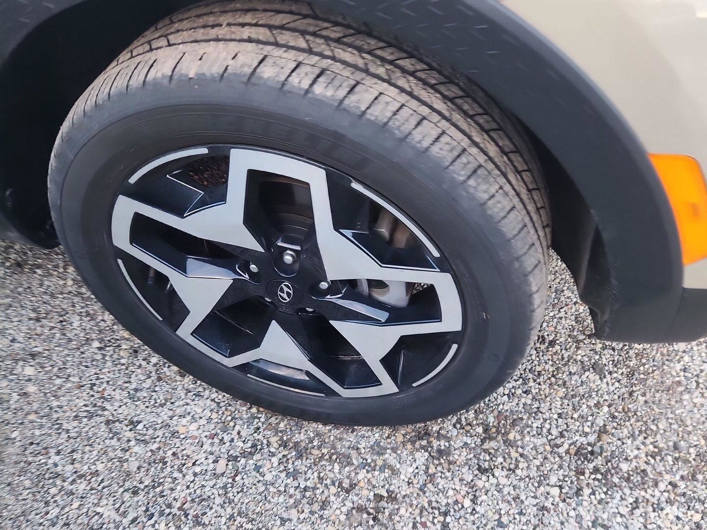 Used 2024 Hyundai Santa Cruz Limited image 2