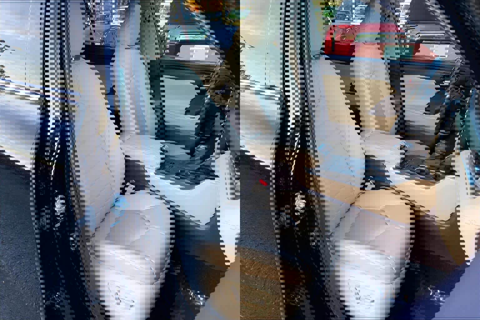 Used 2021 Toyota Highlander XLE image 9