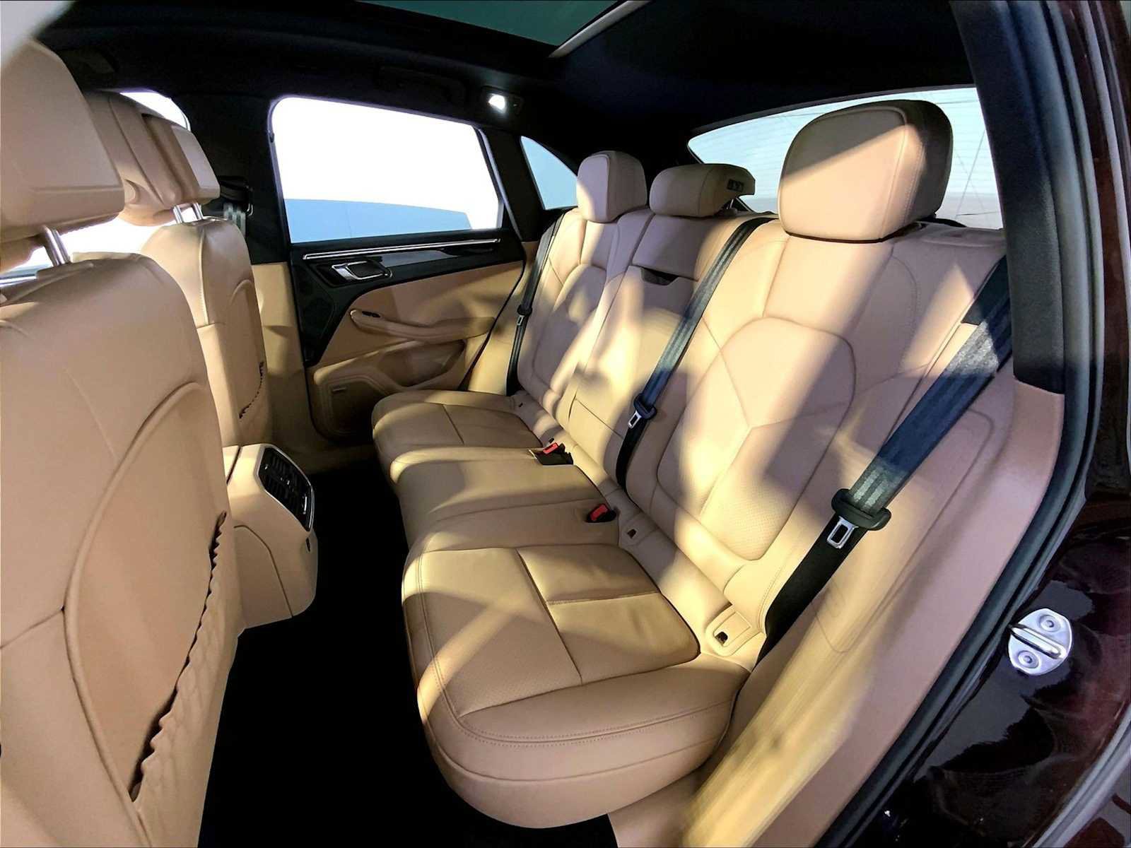 Certified 2025 Porsche Macan image 24