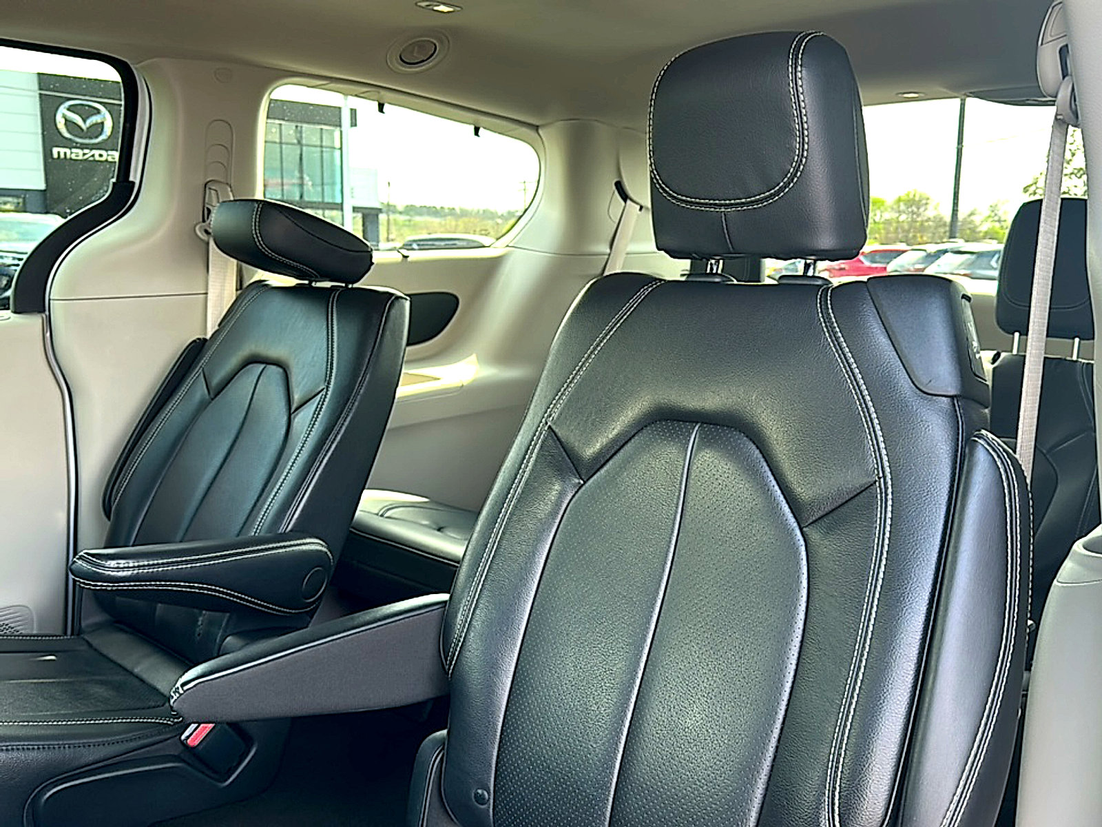 Used 2022 Chrysler Pacifica Touring-L image 19