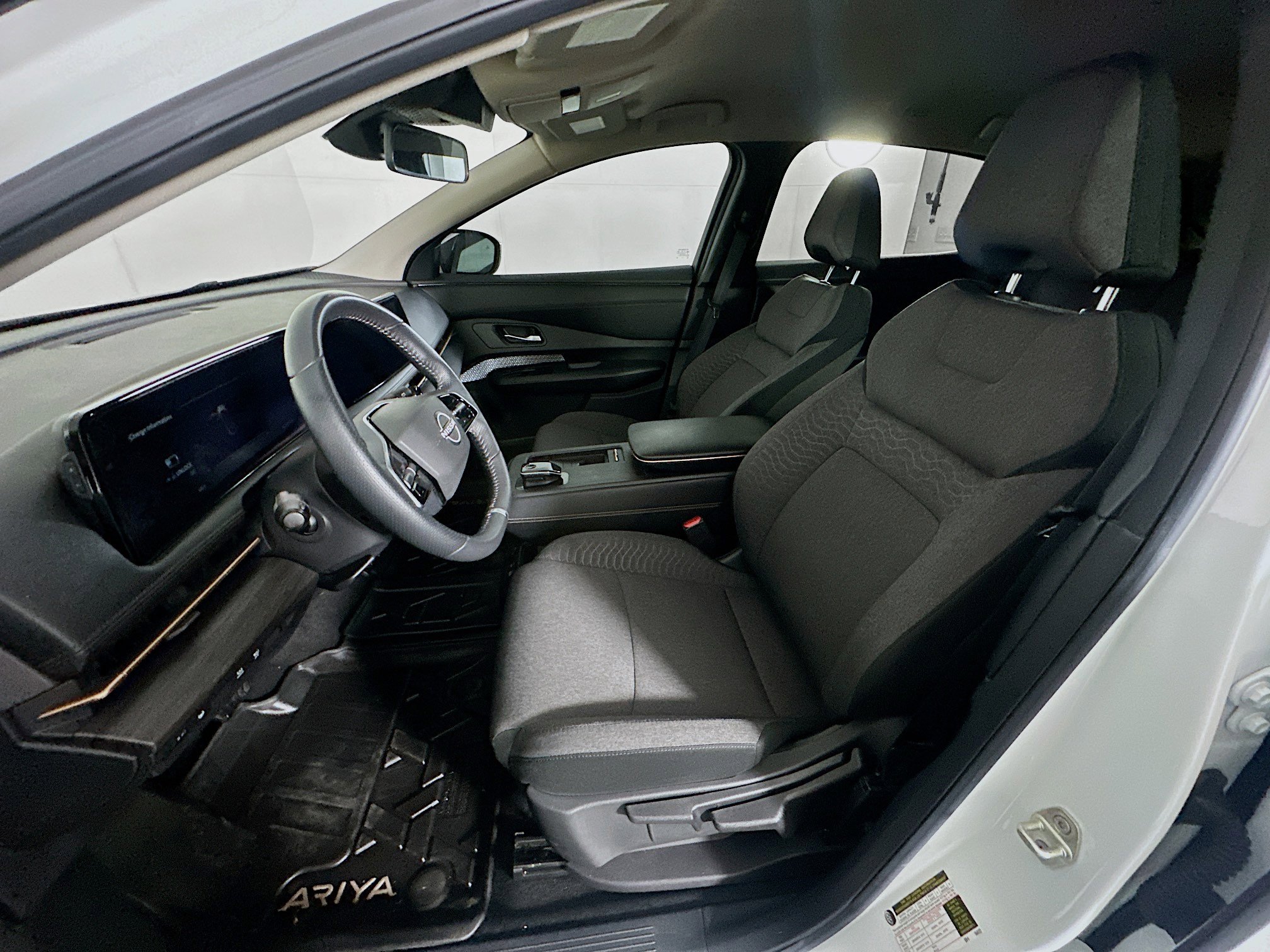 Used 2023 Nissan Ariya VENTURE+ image 13