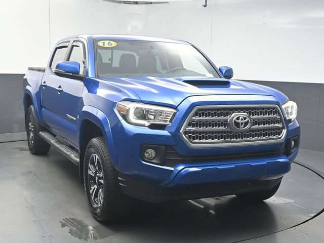 Used 2016 Toyota Tacoma TRD Sport w/ Premium & Technology Package RWD image 2