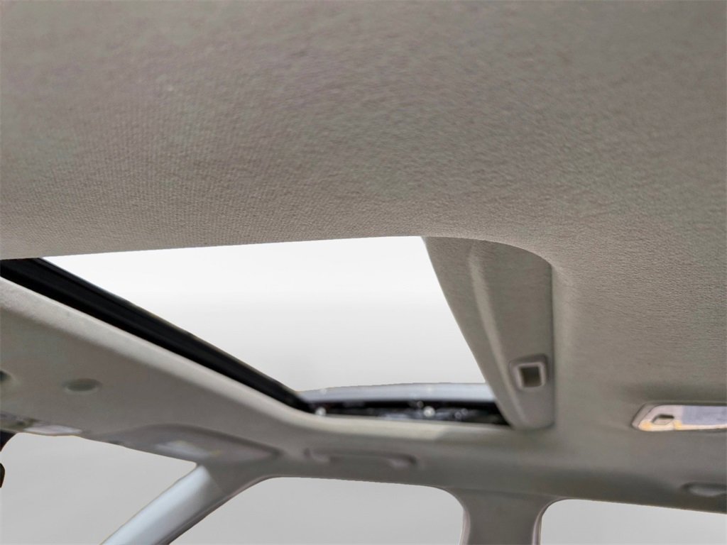 Used 2022 Hyundai Venue SEL image 23