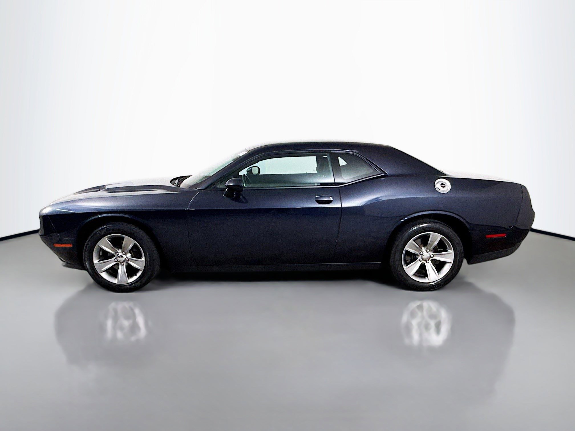 Used 2016 Dodge Challenger SXT image 6