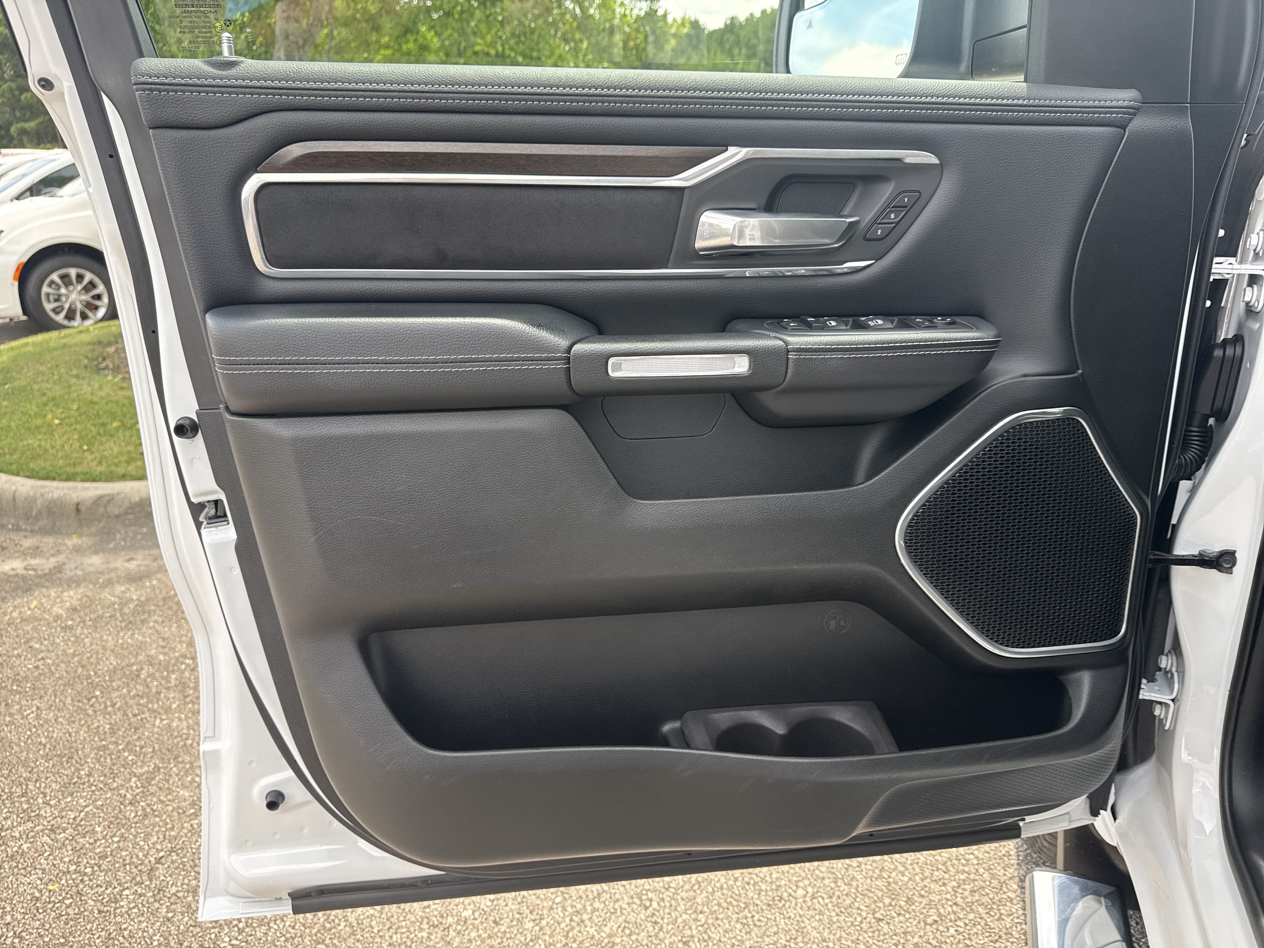 Used 2021 RAM 1500 Laramie AWD/4WD image 11