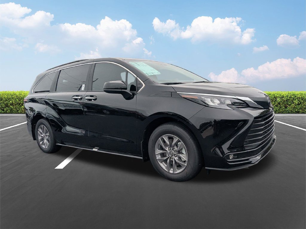 New 2026 Toyota Sienna XLE FWD image 2