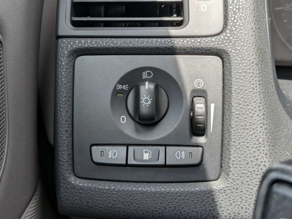 Used 2009 Volvo C70 T5 FWD image 39