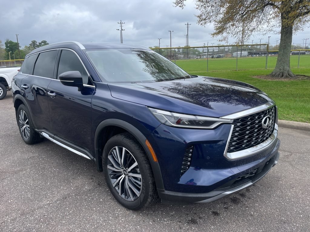 Used 2023 INFINITI QX60 Sensory w/ Cargo Package FWD image 3
