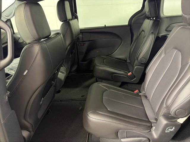 New 2027 Chrysler Pacifica Select FWD image 10