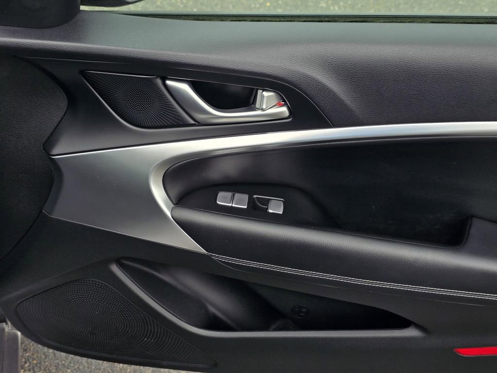 Used 2025 Genesis G70 2.5T RWD image 30