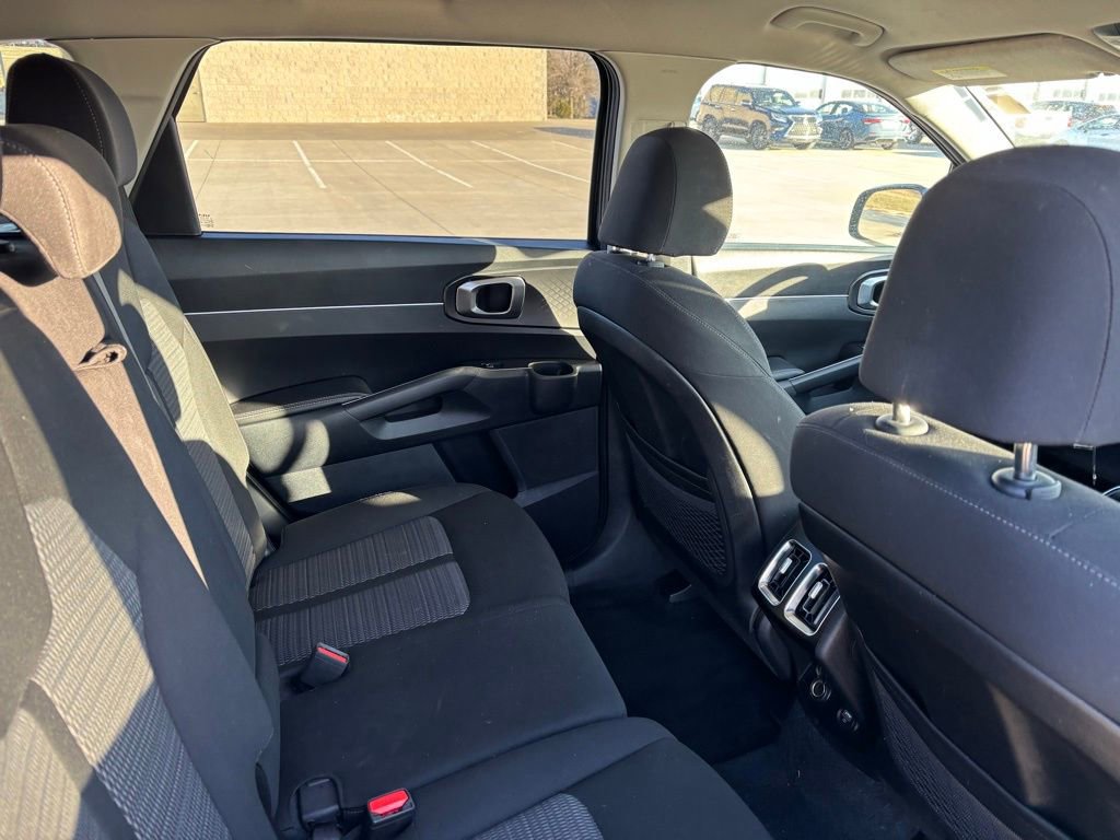 Used 2023 Kia Sorento LX image 11