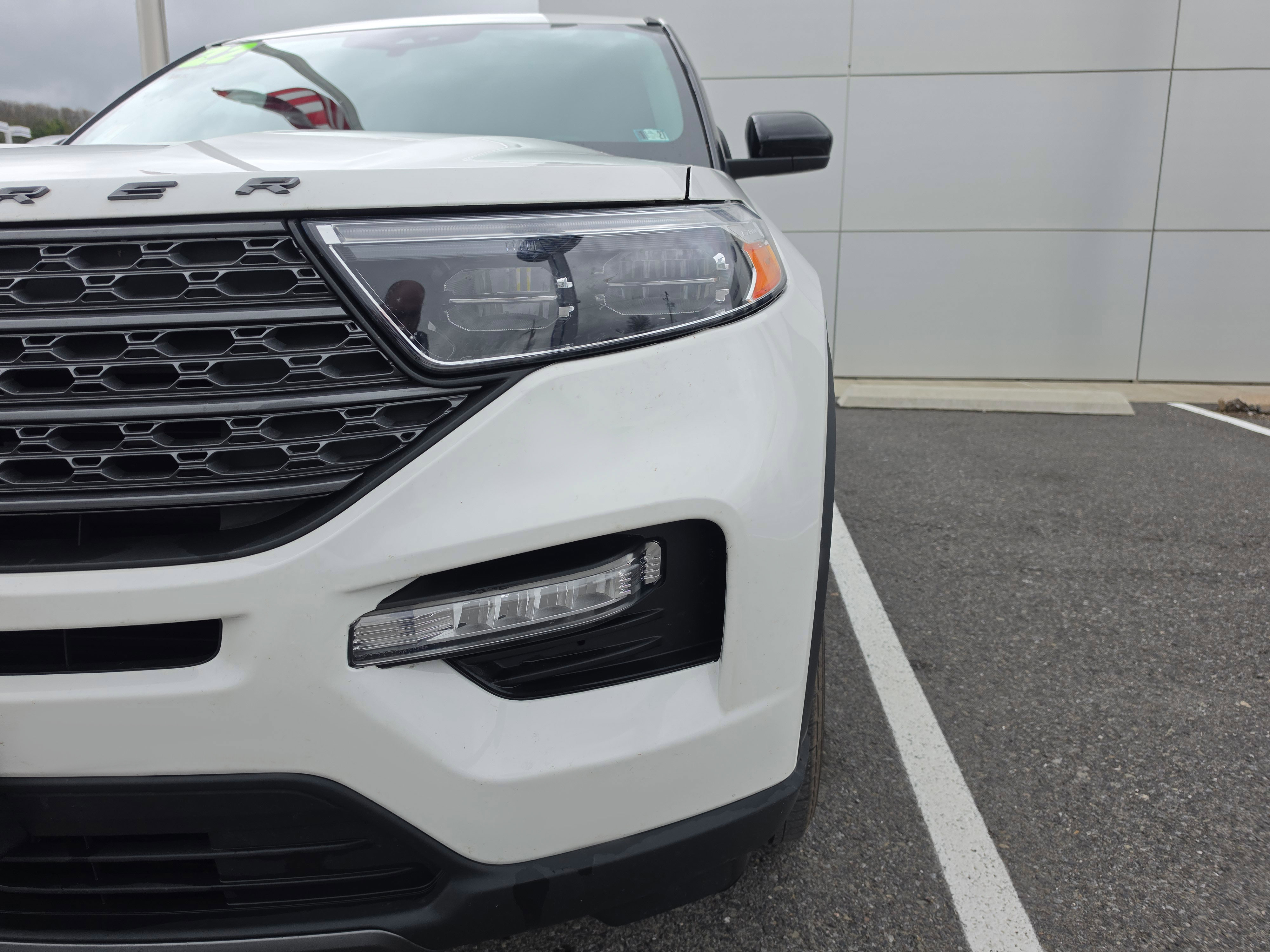 Used 2022 Ford Explorer XLT w/ Equipment Group 202A AWD/4WD image 9
