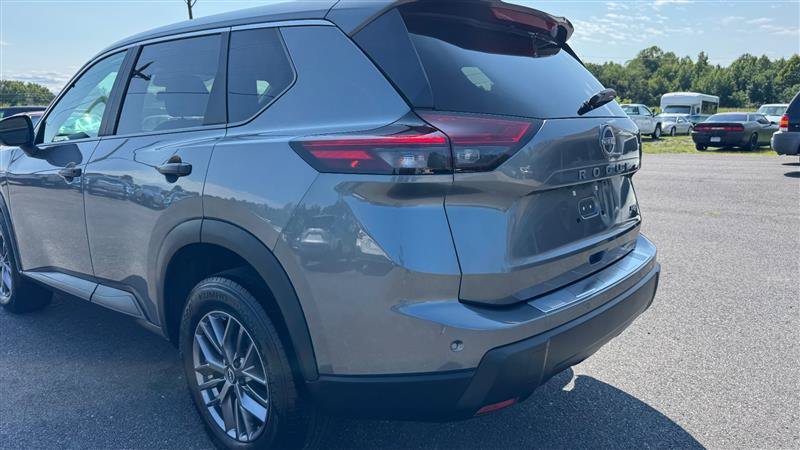 Used 2024 Nissan Rogue S AWD/4WD image 18