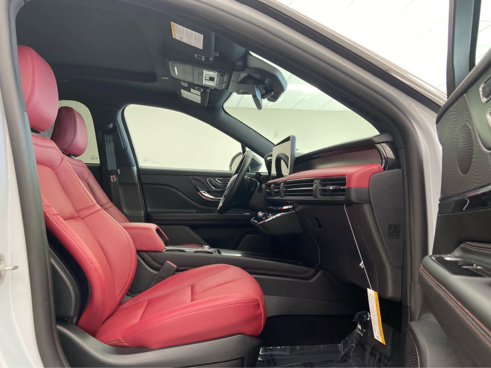 Used 2025 Lincoln Corsair Reserve w/ Jet Appearance Package image 18