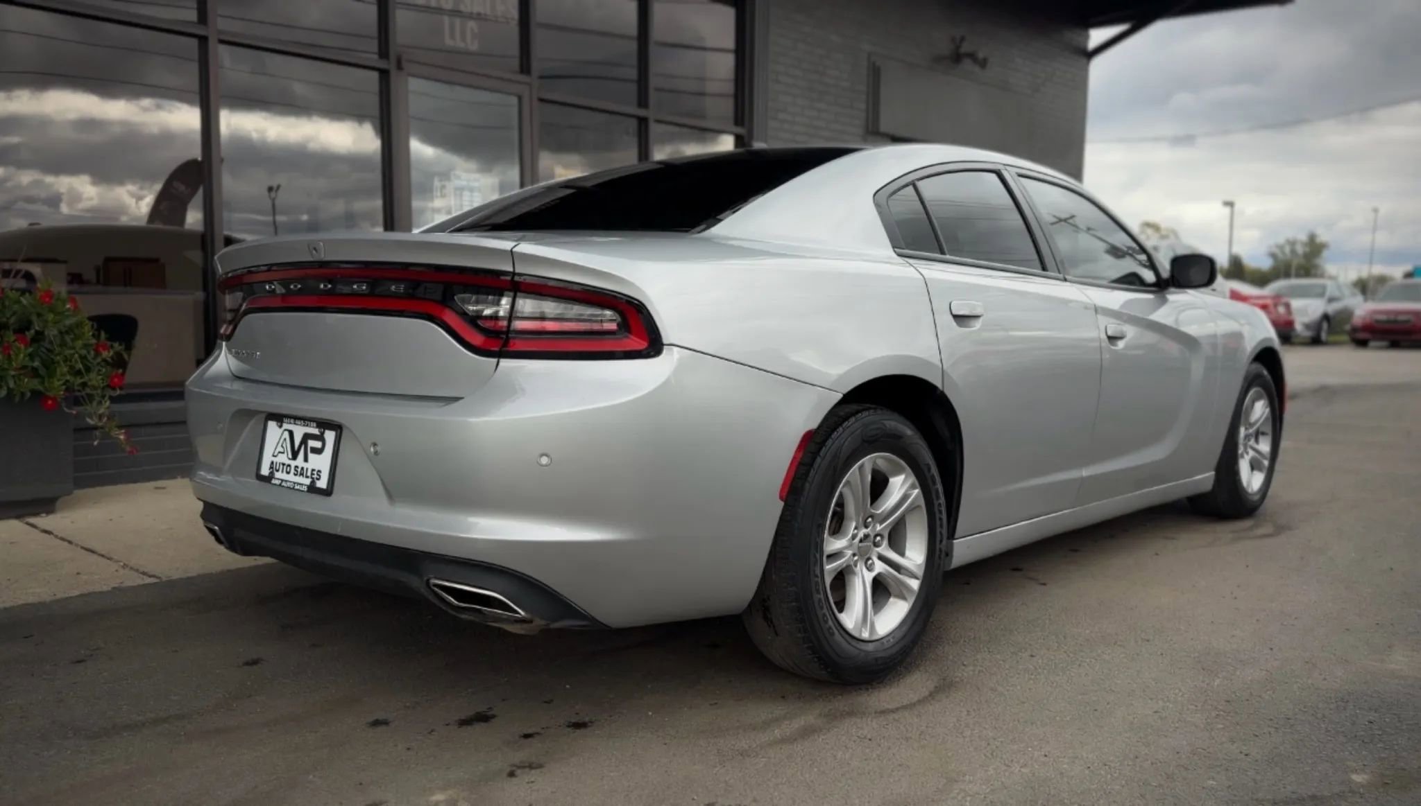 Used 2019 Dodge Charger SXT w/ Leather Interior Group image 3