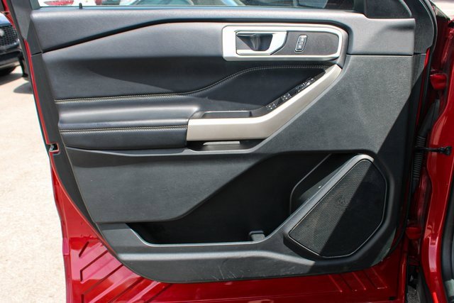 Used 2022 Ford Explorer XLT w/ Equipment Group 202A image 10