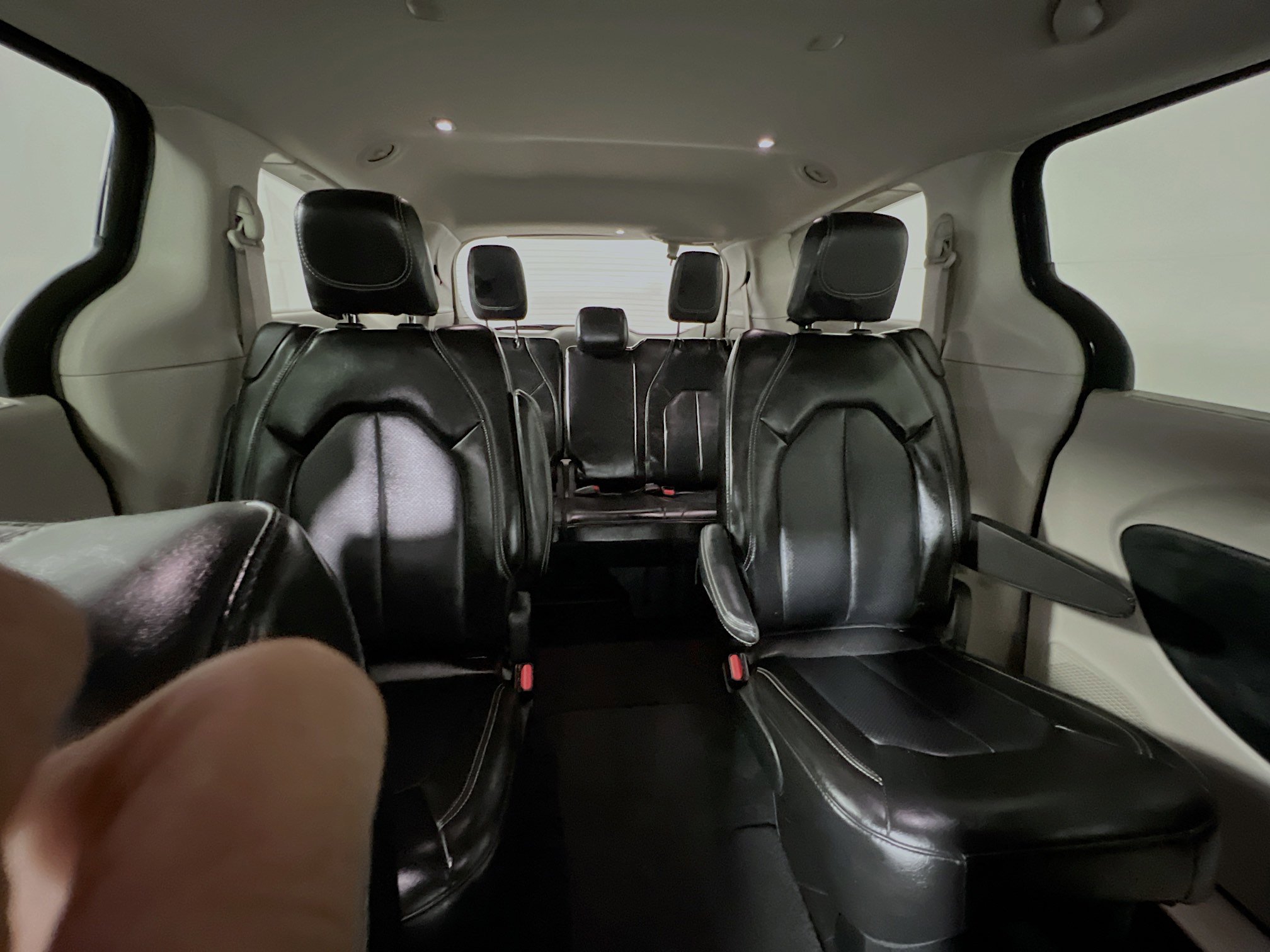 Used 2024 Chrysler Pacifica Touring-L image 33