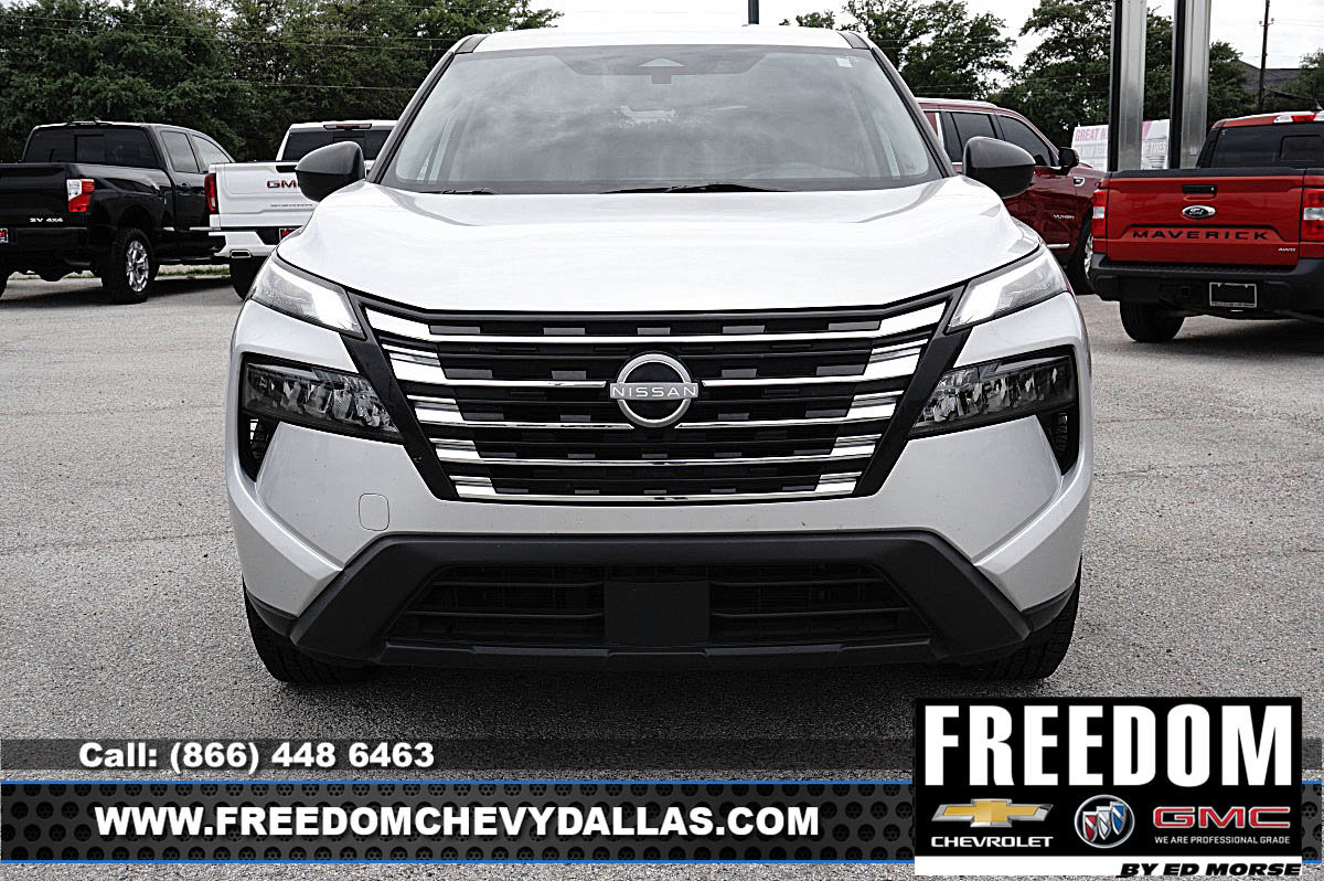 Used 2024 Nissan Rogue S FWD image 2