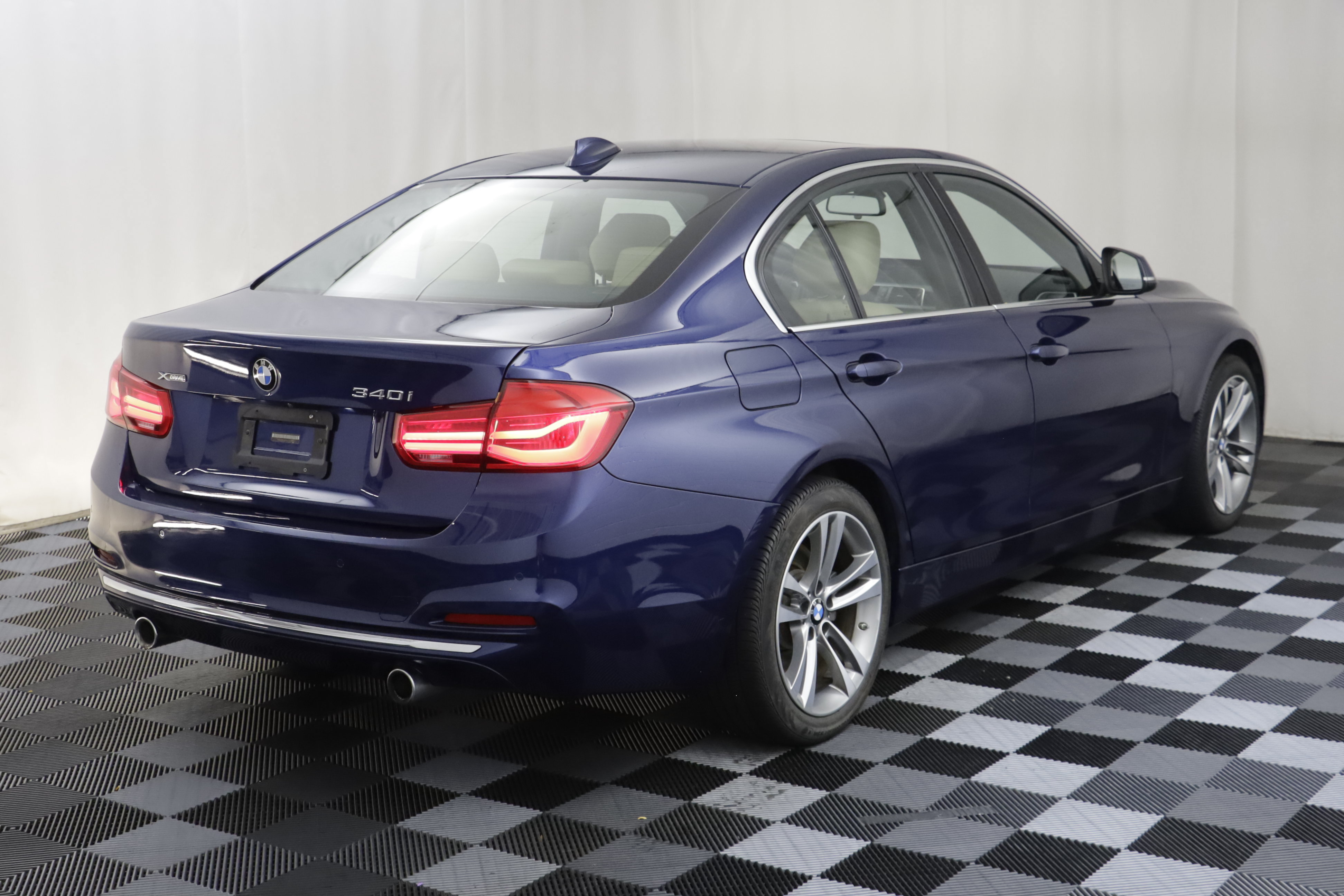Used 2018 BMW 340i xDrive Sedan AWD/4WD image 23