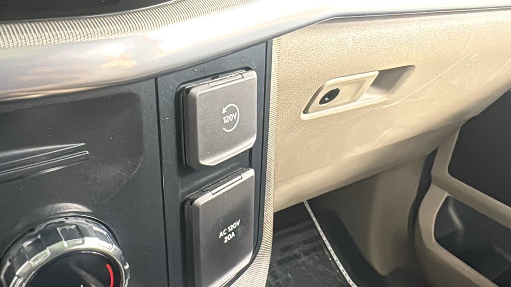 Used 2025 Ford F150 Platinum w/ Equipment Group 703A Plus image 30