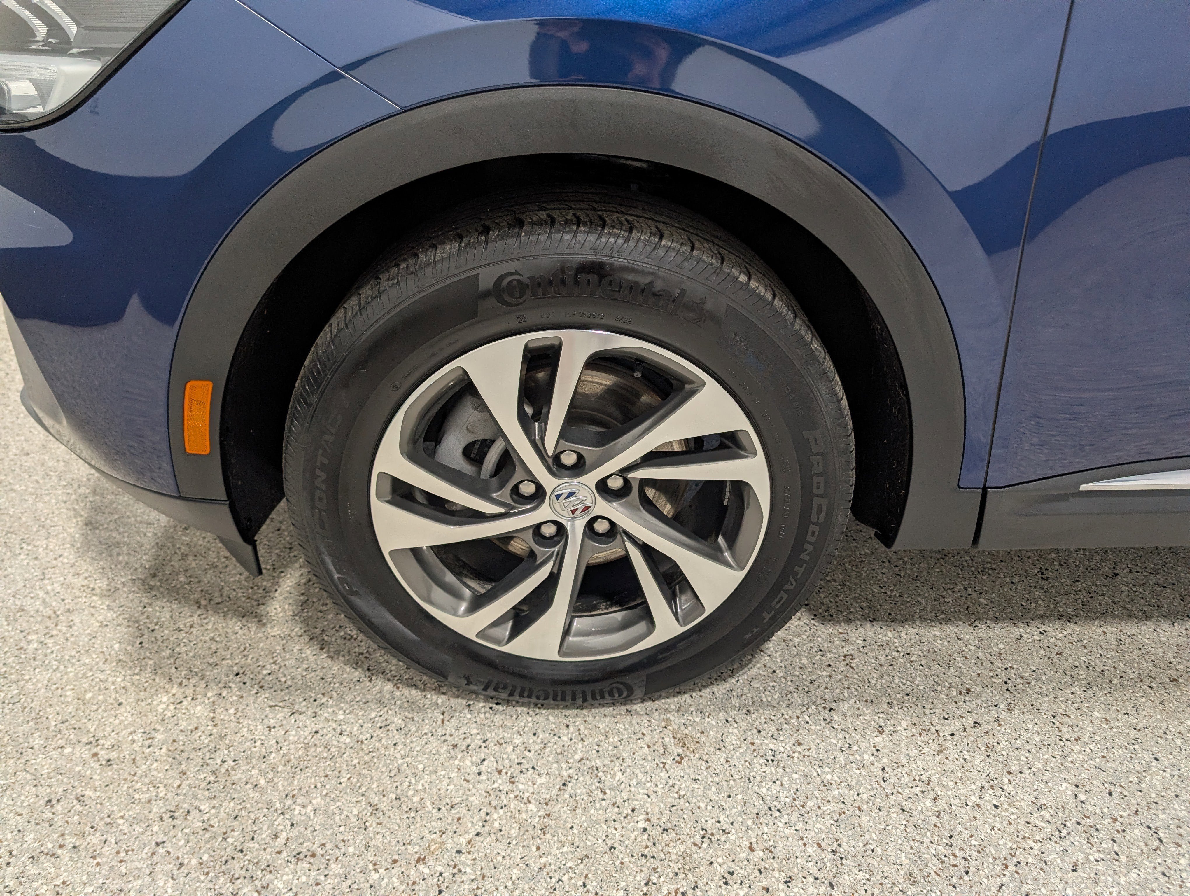 Used 2023 Buick Envision Essence AWD/4WD image 9