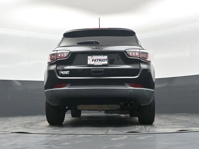 Used 2018 Jeep Compass Latitude FWD image 41