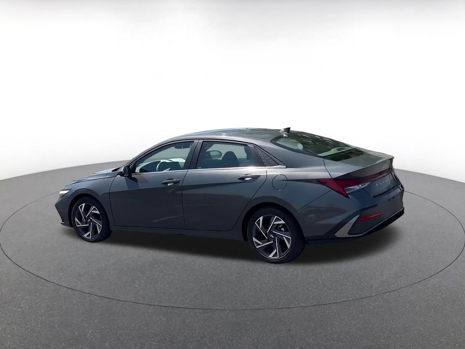 Used 2025 Hyundai Elantra SEL FWD image 10