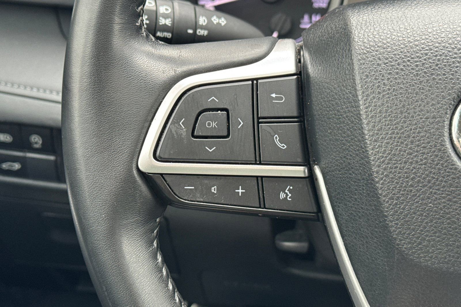 Used 2023 Toyota Highlander XLE image 30