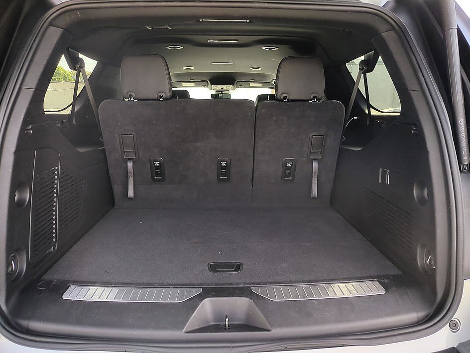 Used 2024 Chevrolet Suburban RST RWD image 31