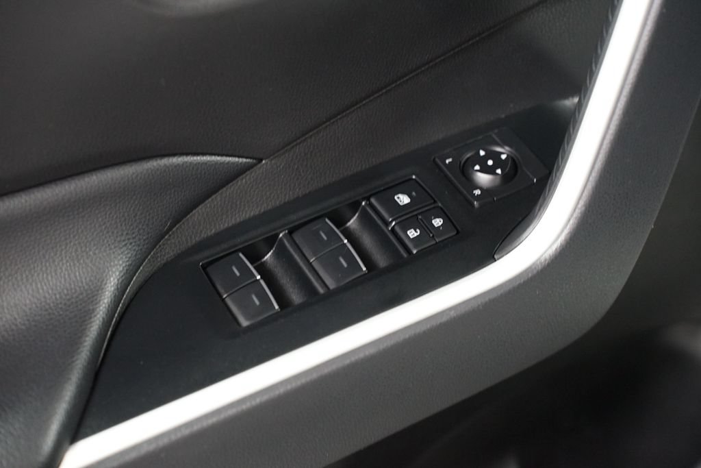 Certified 2025 Toyota RAV4 XLE FWD image 31