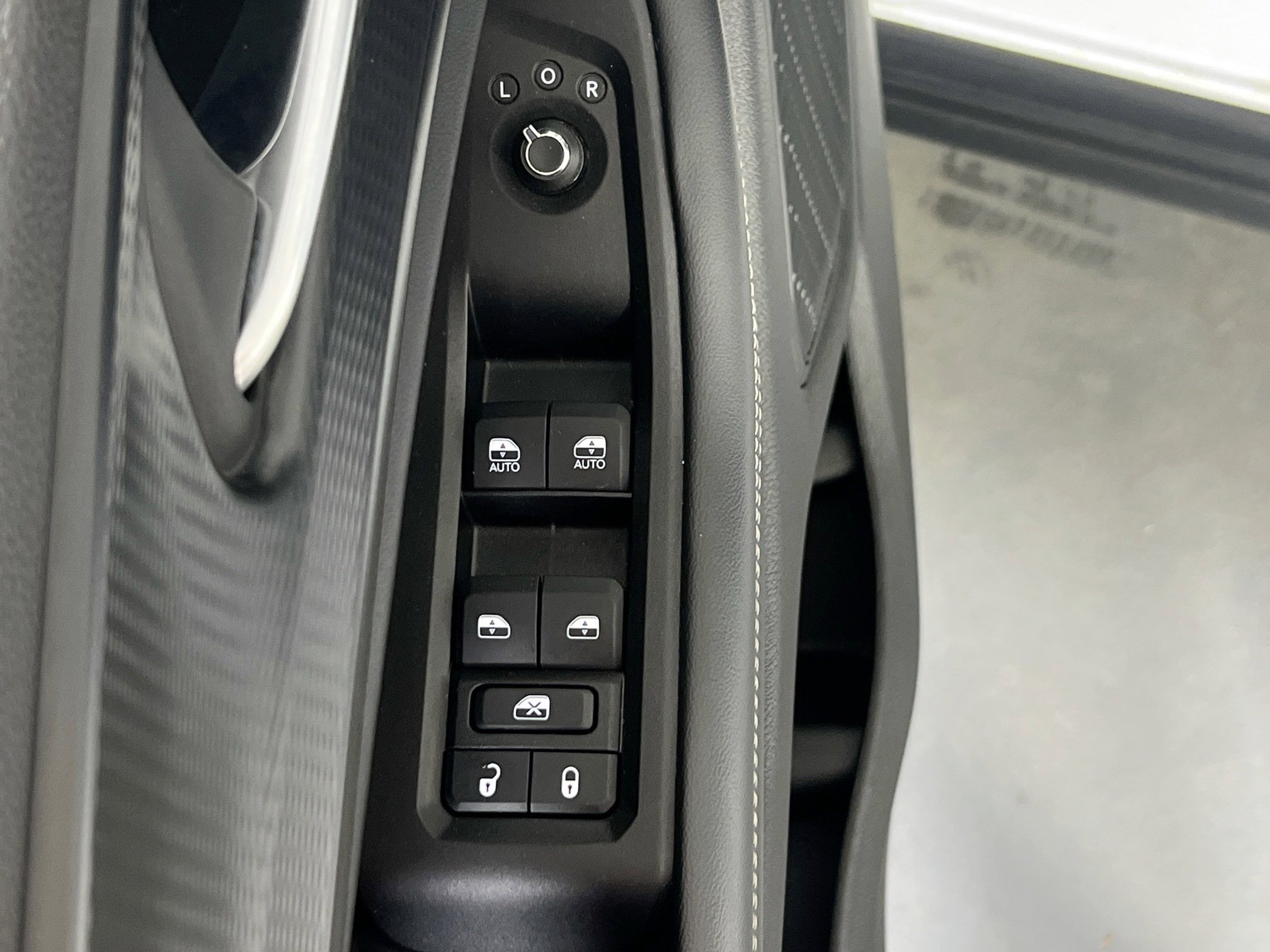 Used 2023 Jeep Grand Cherokee L Laredo w/ Luxury Tech Group I AWD/4WD image 17