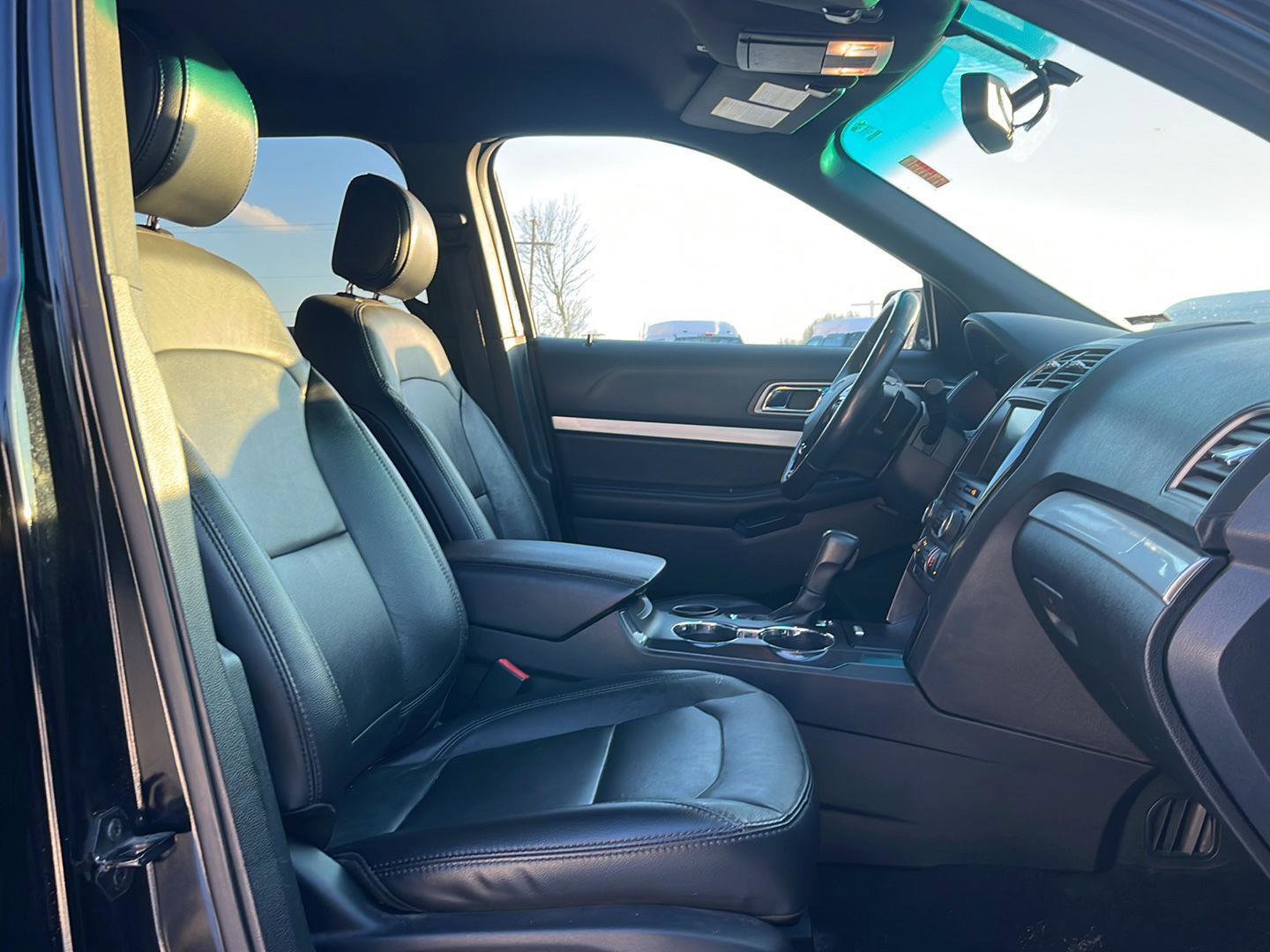 Used 2016 Ford Explorer XLT w/ Equipment Group 202A image 31