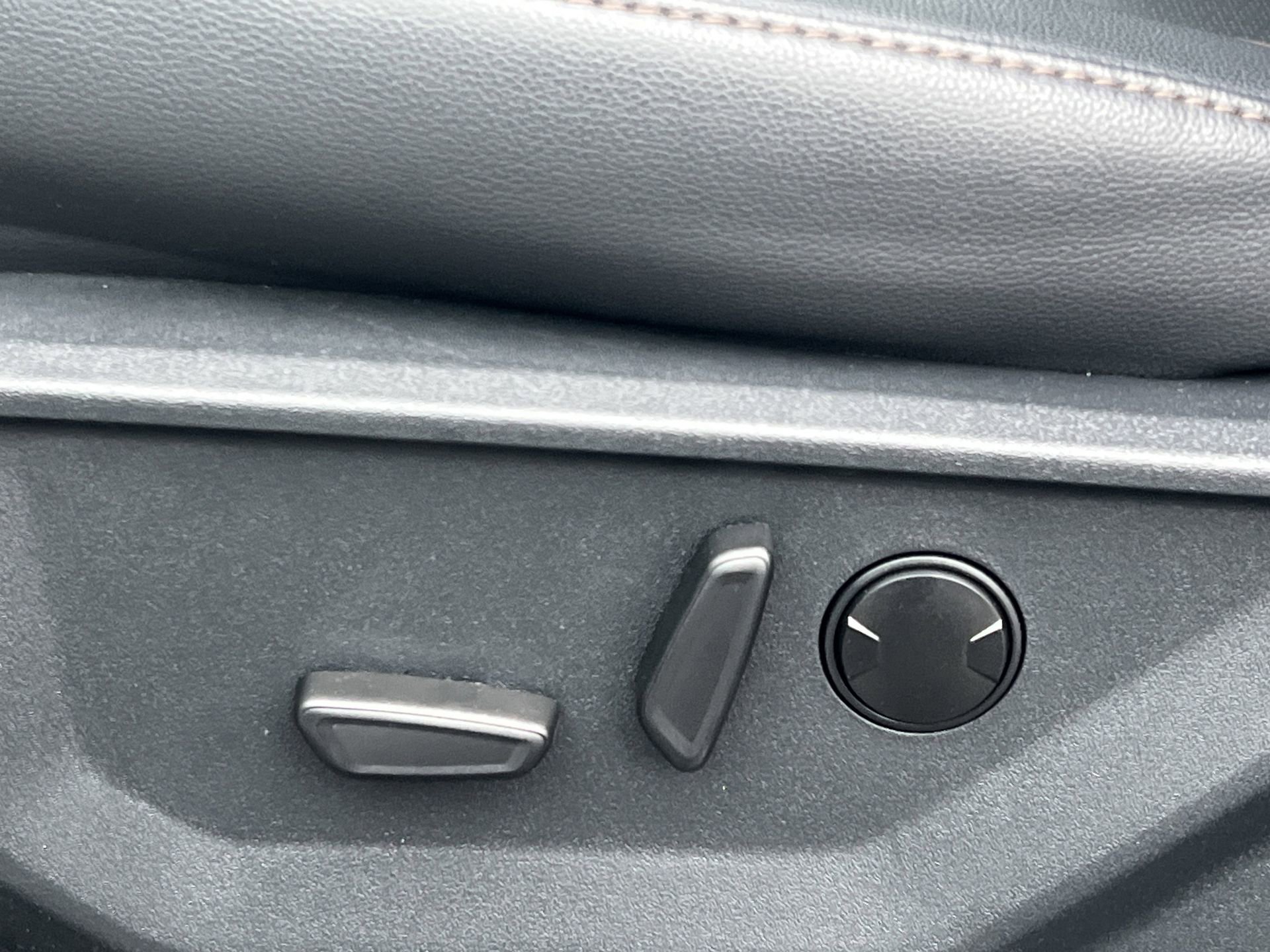 New 2025 Ford F350 Lariat w/ Lariat Ultimate Package image 24